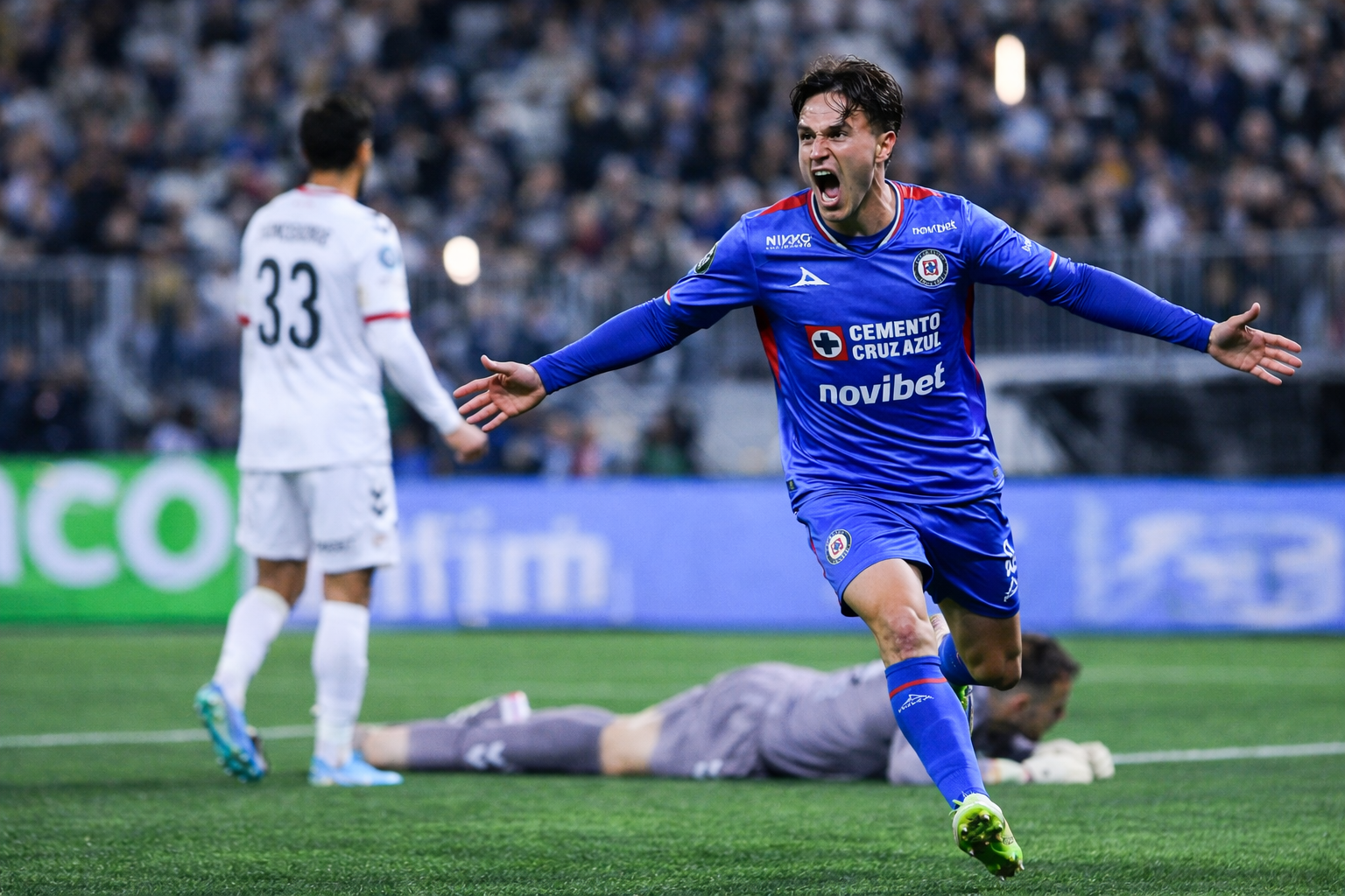 Cruz Azul: Defender la Corona en Medio del Cambio