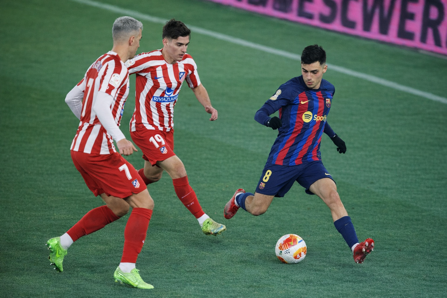 Atlético elimina al Barcelona de Copa del Rey pese a caer 3-0