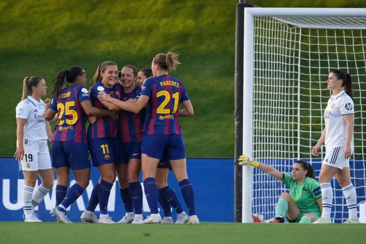 Barcelona golea 6-2 al Real Madrid en Champions Femenina