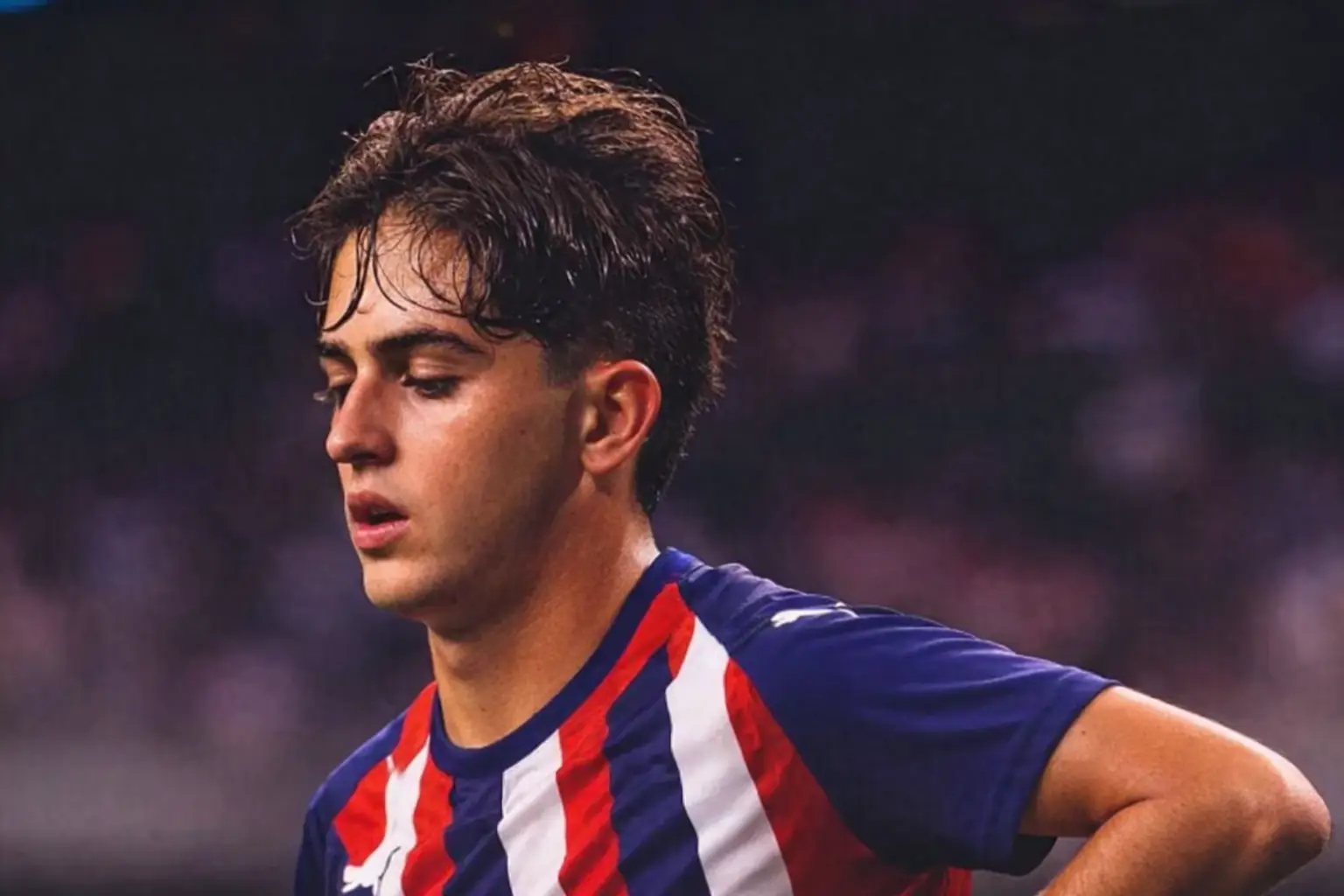 Chivas es líder: Goleada 5-0 a León con joya de Brian Gutiérrez