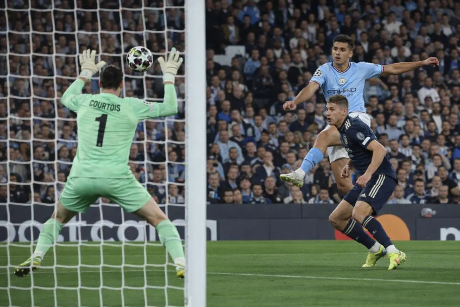 Courtois lesionado: ¿Llega al Derbi contra el Atlético?