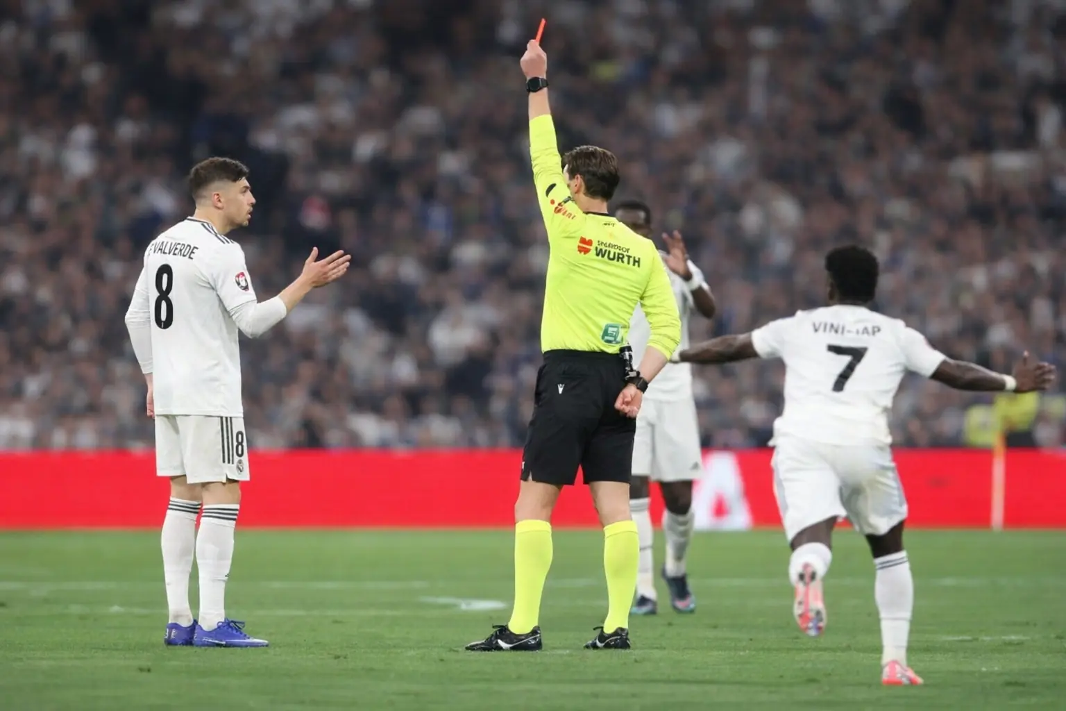 CTA confirma roja a Valverde; Atlético estalla contra arbitraje