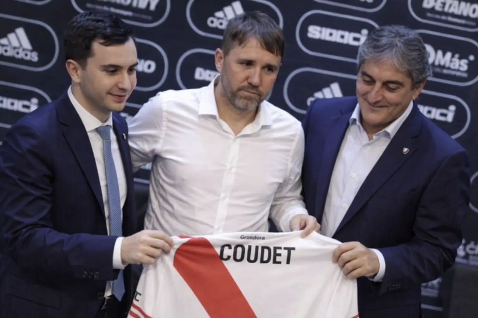 Eduardo Coudet es el nuevo DT de River Plate: Retos y Apuestas