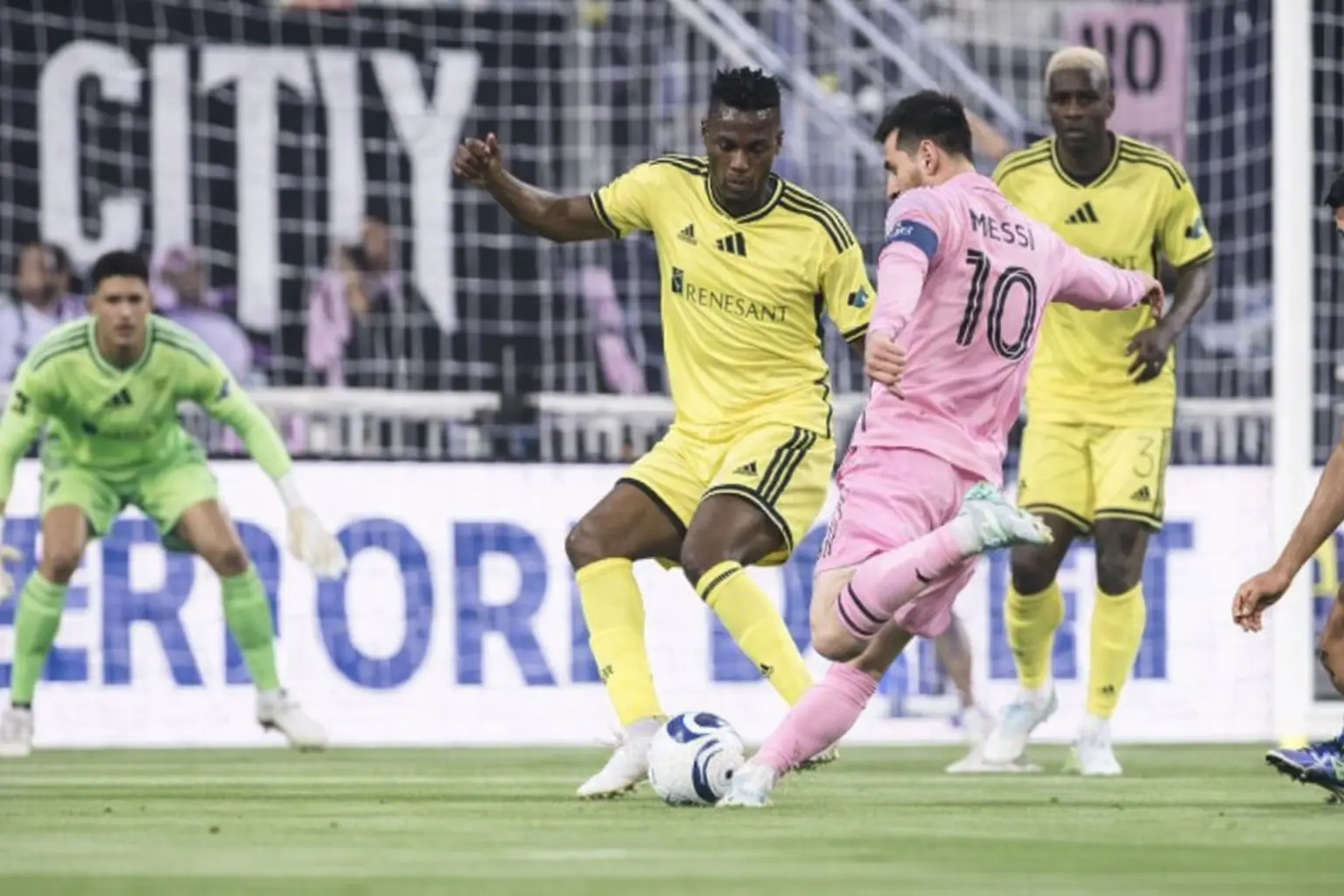 Messi llega a 900 goles pero Nashville elimina a Miami
