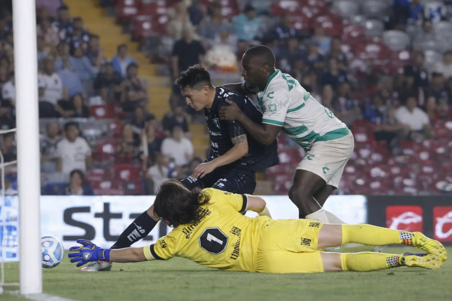 Pachuca y Santos: Triunfos agónicos y regreso de Valencia