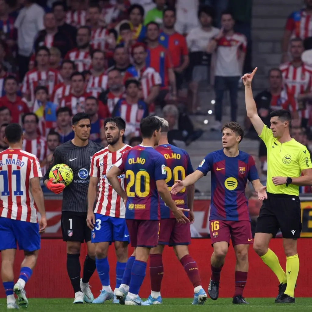 Barcelona vence al Atlético: Polémica de VAR y gol de Lewandowski