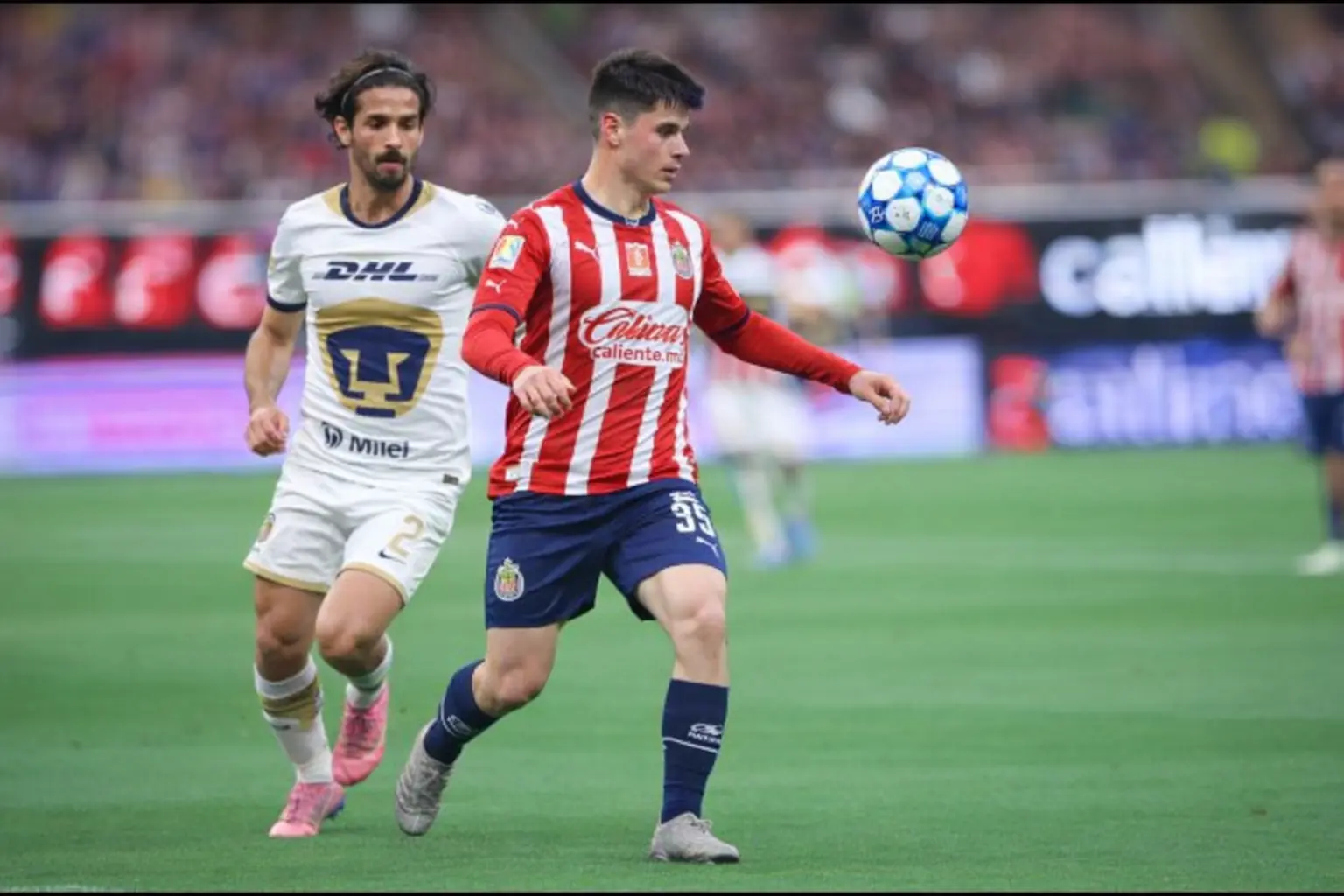 Chivas vs Pumas: Hormiga González rescata empate histórico