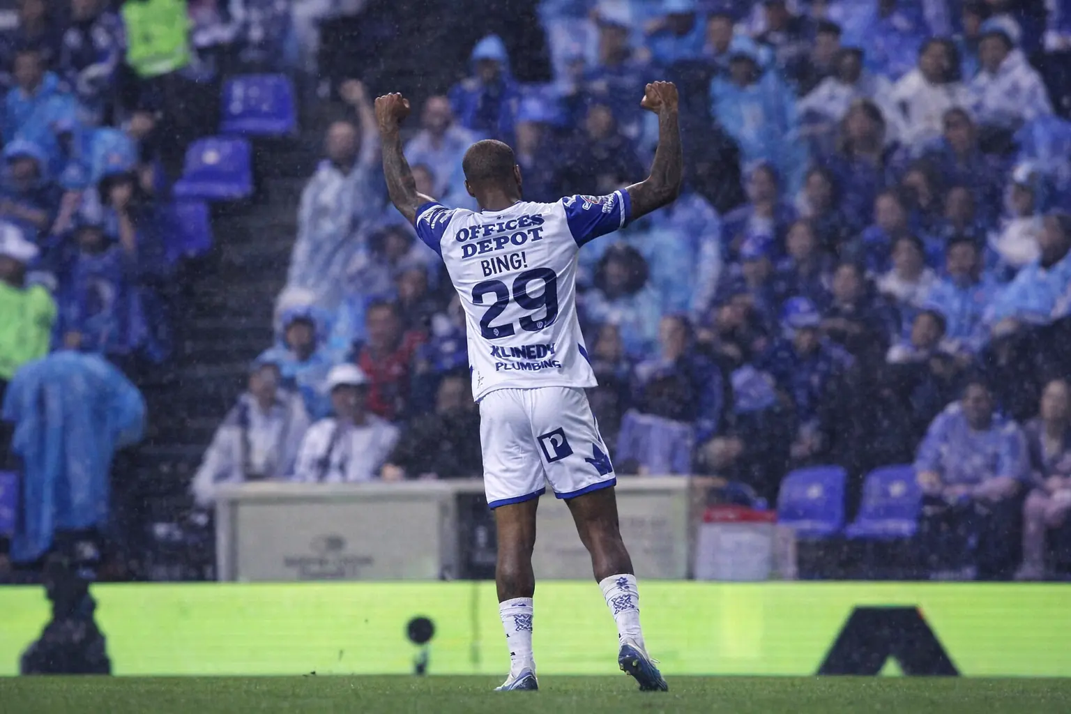 Cruz Azul cae 1-2 ante Pachuca: Error de Gudiño y doblete de Kenedy