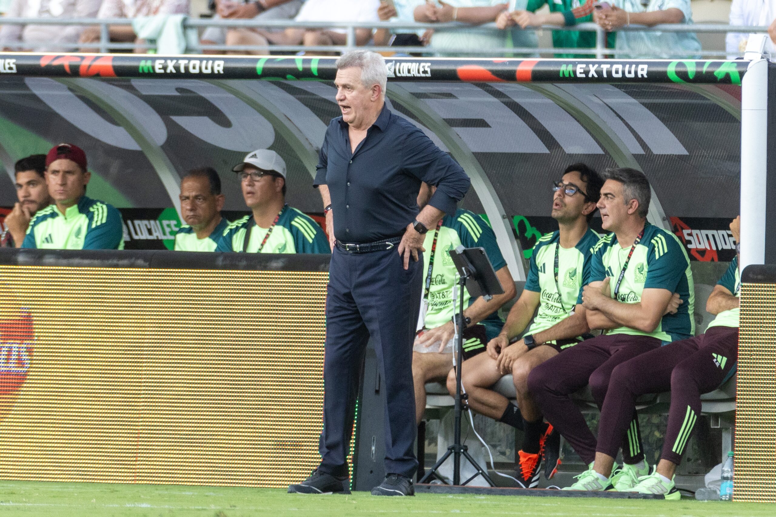 Javier Aguirre y las dudas en el XI del Tri para el debut